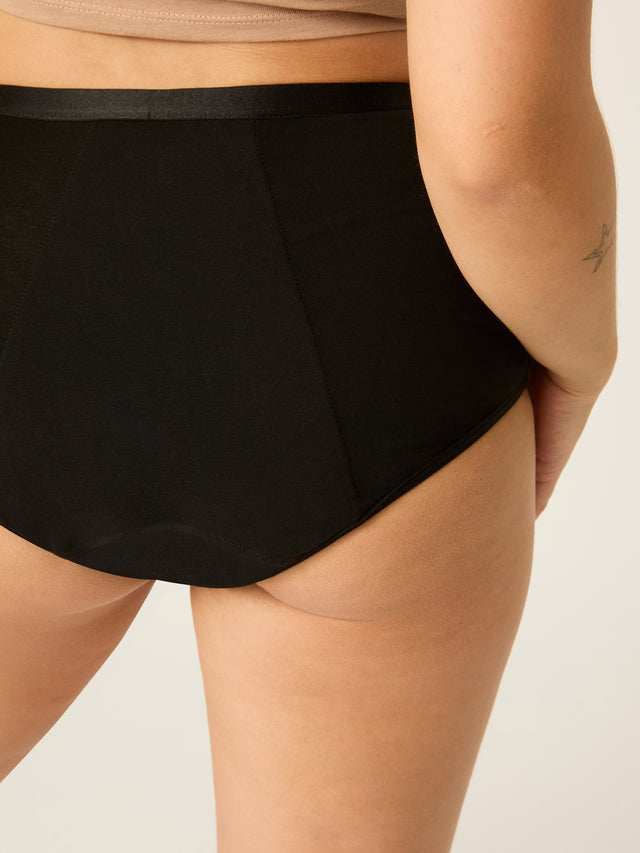 BSSCUIBLAS_MB_Basic_Women's_Ultra_Incontinence_Brief_Black_4_Calmell_12M.jpg