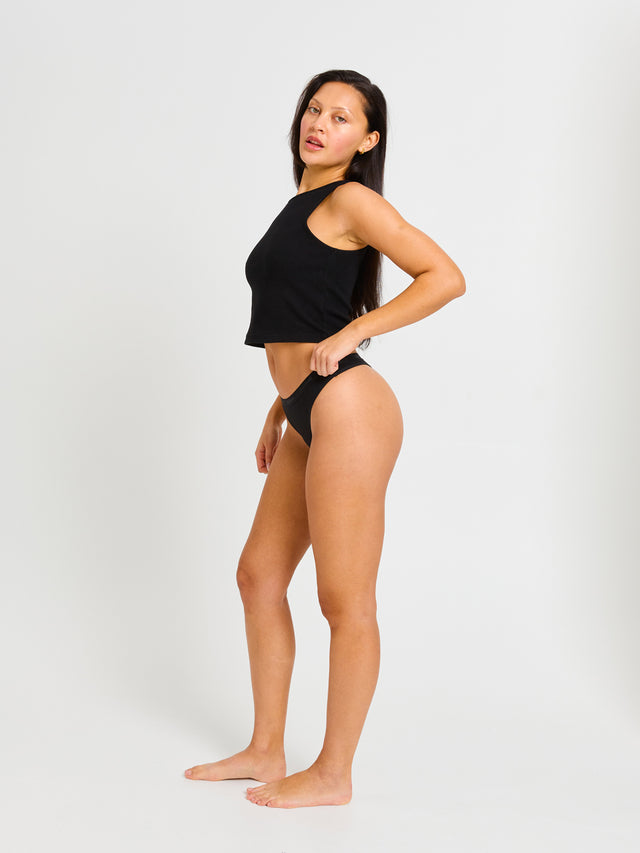 BSTHLMBLAW_MB_Basic_Thong_Light_Moderate_Black_Hailey_12.jpg