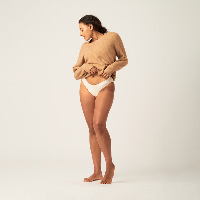 SFBIMHMACW-MB_Seamfree_Bikini_MH_Macadamia-3_Model_Tamera_10.jpg